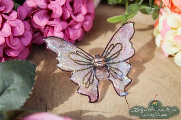 Broche papillon rose pailletee scintillante, forme complete