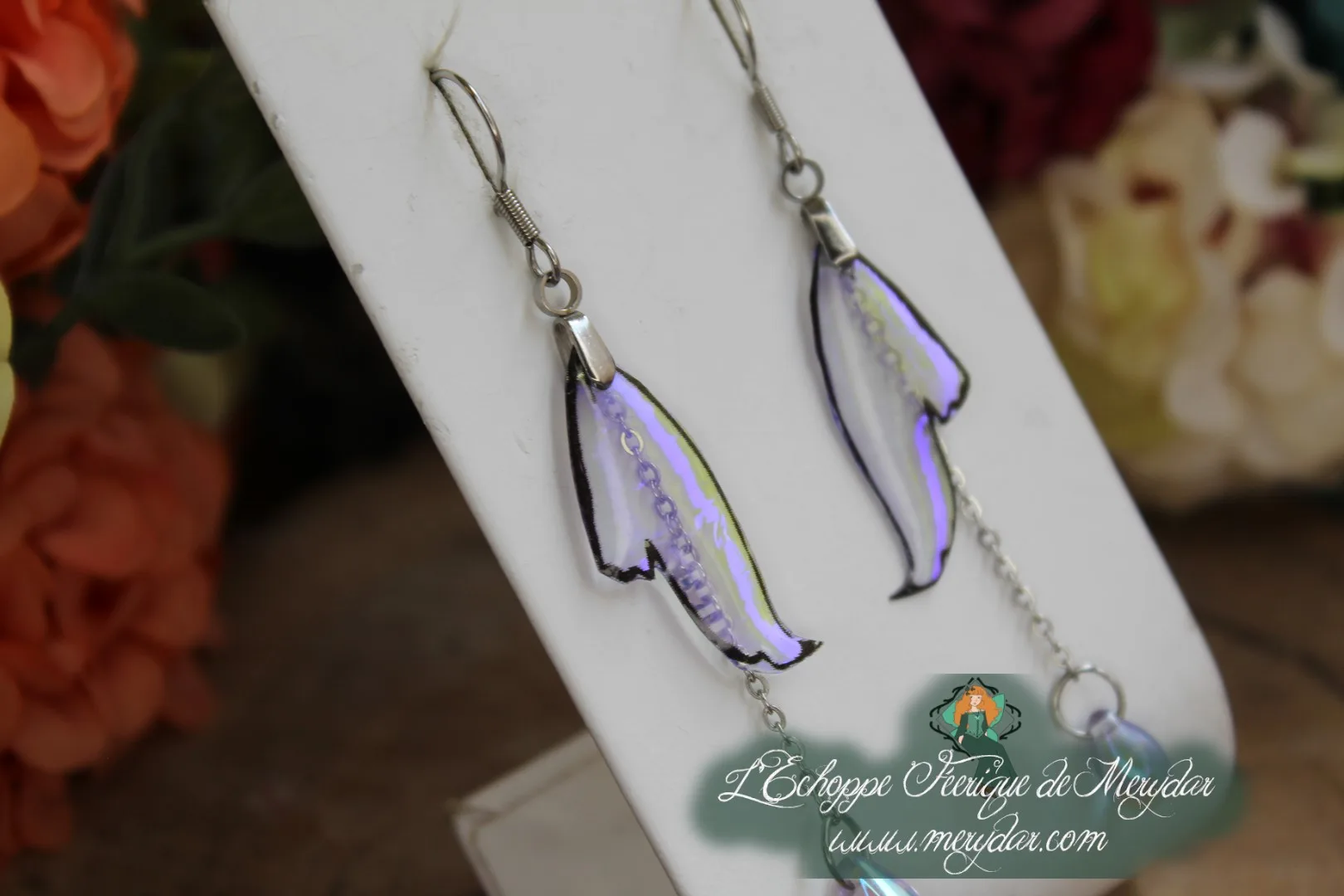 Boucles d'oreilles longues ailes vitrail bleu violet avec cristal pendant