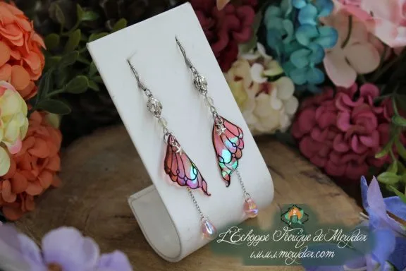 Boucles d'oreilles longues ailes papillon rose avec perle rose pendante