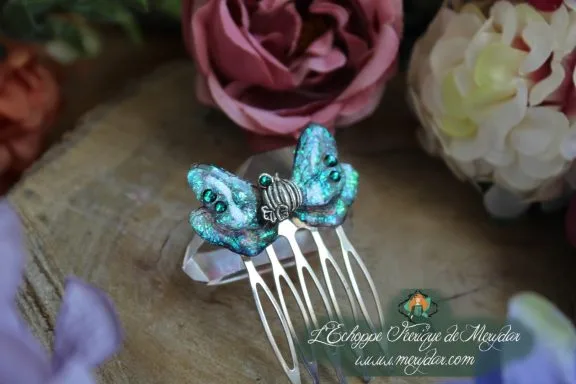 Peigne a cheveux papillon turquoise paillete avec cristaux