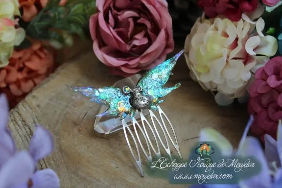 Peigne a cheveux papillon turquoise paillete avec corps metallique