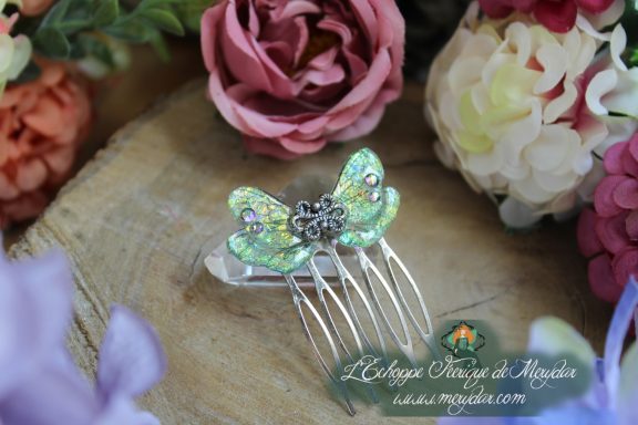 Peigne a cheveux papillon vert paillete avec corps filigrane