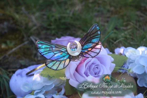 Serre-tete aile de papillon avec breloque lune, pose sur couronne de fleurs
