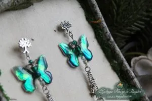 Boucles d'oreilles papillon vert puce arbre, gros plan variante