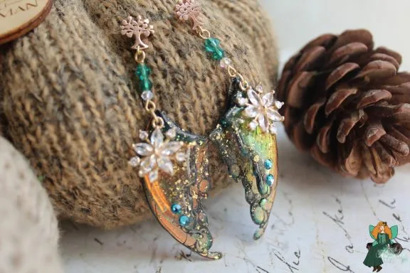 Boucles d'oreilles aile orange turquoise avec breloque fleur