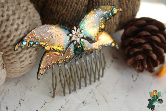 Peigne a cheveux aile de chauve-souris doree orange avec breloque fleur