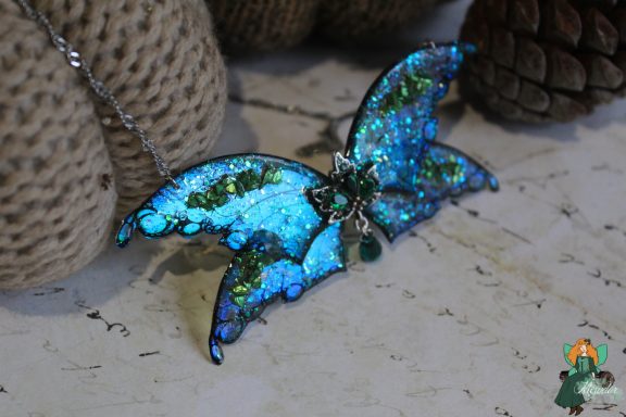 Pendentif aile de chauve-souris bleue turquoise pailetee avec breloque gemme, chaine