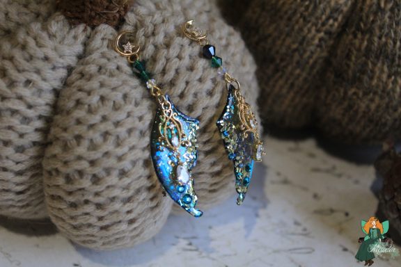 Boucles d'oreilles aile de chauve-souris bleue turquoise pailetee