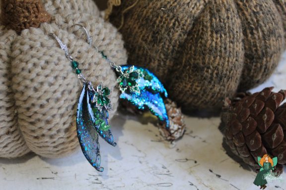 Boucles d'oreilles aile de chauve-souris bleue turquoise pailetee, paire
