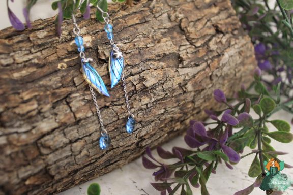 Boucles d'oreilles aile plume bleue avec perles bleues