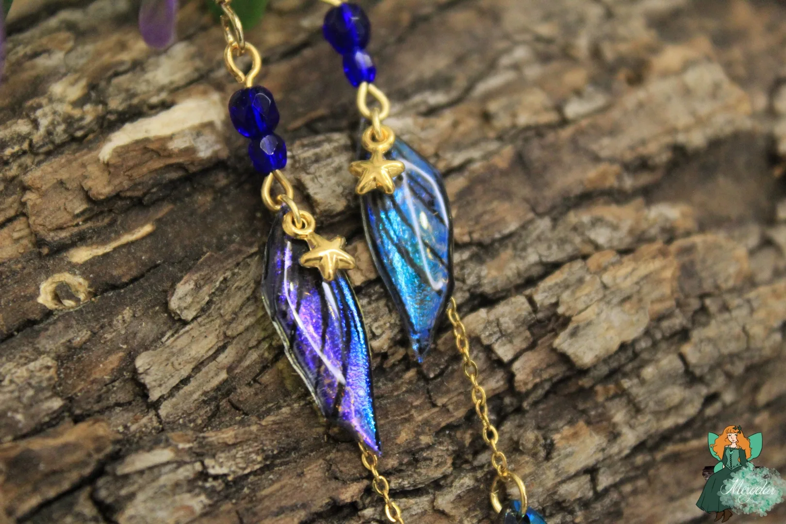 Boucles d'oreilles aile plume bleue violette avec etoiles et perles, paire