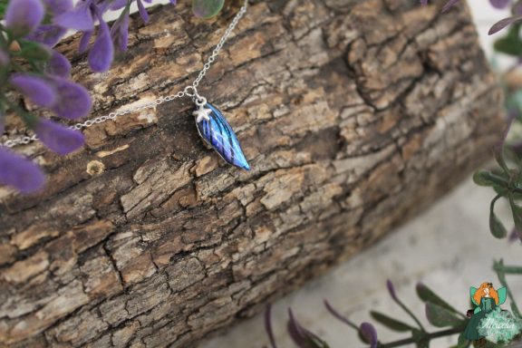 Petit pendentif aile bleue avec breloque etoile, chaine