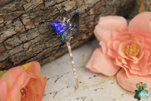 Petite epingle a cheveux papillon bleu violet