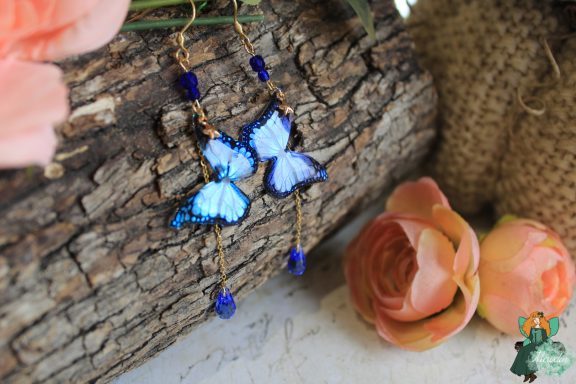 Boucles d'oreilles papillon bleu clair avec perles bleues