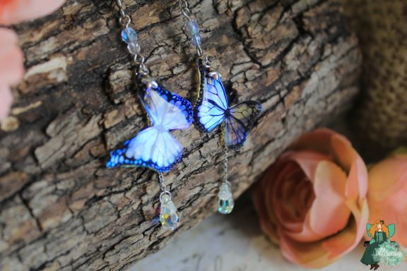 Boucles d'oreilles papillon blanc bleu avec perles