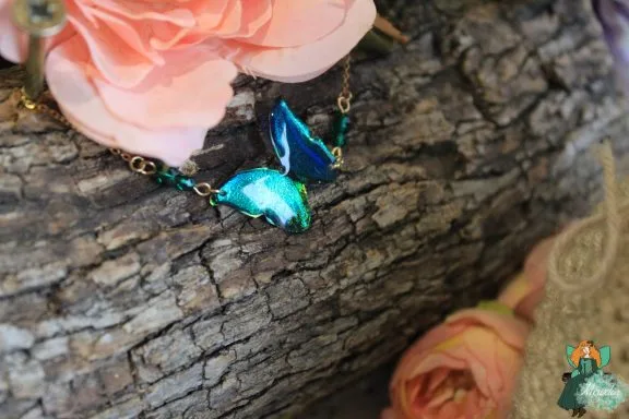 Bracelet chaine avec breloque papillon vert turquoise et perles