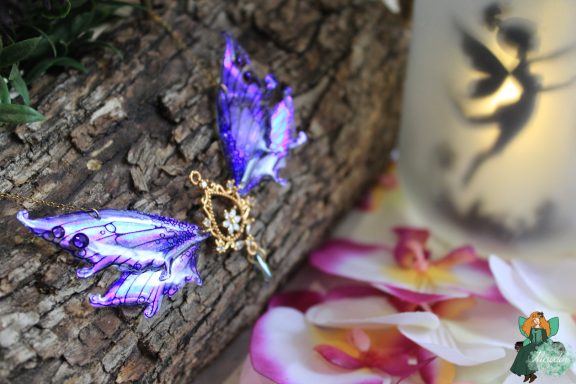 Pendentif aile de fee violette avec breloque celtique bronze, autre variante