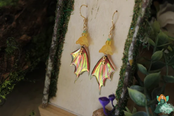 Boucles d'oreilles aile de dragon orange doree avec fleur jaune