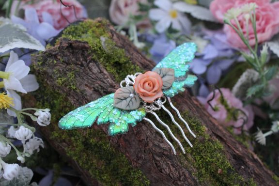 Peigne a cheveux aile turquoise verte avec rose peche