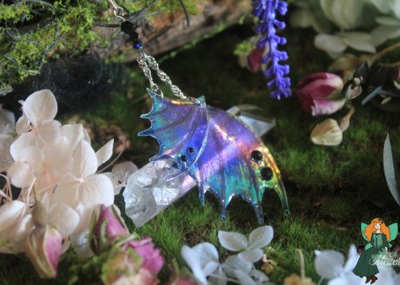 bijou féerique en forme d'ailes de fée ou de dragon, collab avec cassie art work echos et merveilles