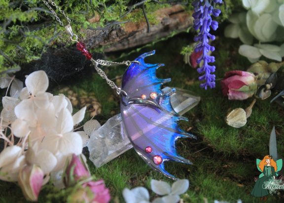 bijou féerique en forme d'ailes de fée ou de dragon, collab avec cassie art work echos et merveilles
