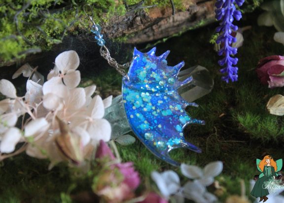 bijou féerique en forme d'ailes de fée ou de dragon, collab avec cassie art work echos et merveilles