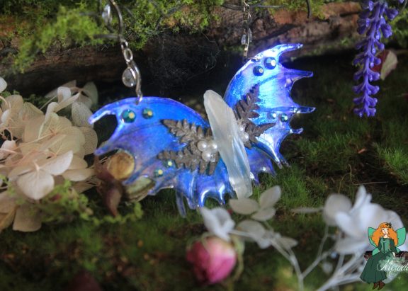 bijou féerique en forme d'ailes de fée ou de dragon, collab avec cassie art work echos et merveilles