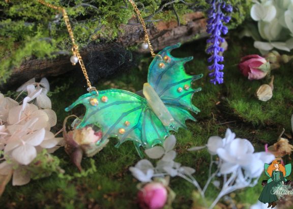 bijou féerique en forme d'ailes de fée ou de dragon, collab avec cassie art work echos et merveilles