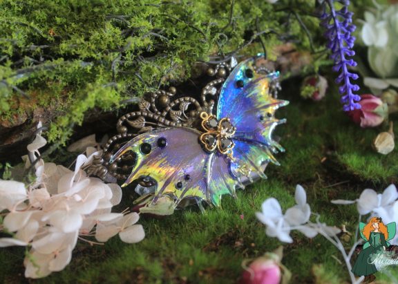 bijou féerique en forme d'ailes de fée ou de dragon, collab avec cassie art work echos et merveilles