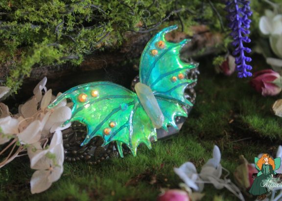 bijou féerique en forme d'ailes de fée ou de dragon, collab avec cassie art work echos et merveilles