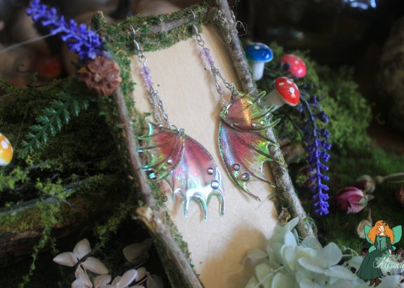 bijou féerique en forme d'ailes de fée ou de dragon, collab avec cassie art work echos et merveilles