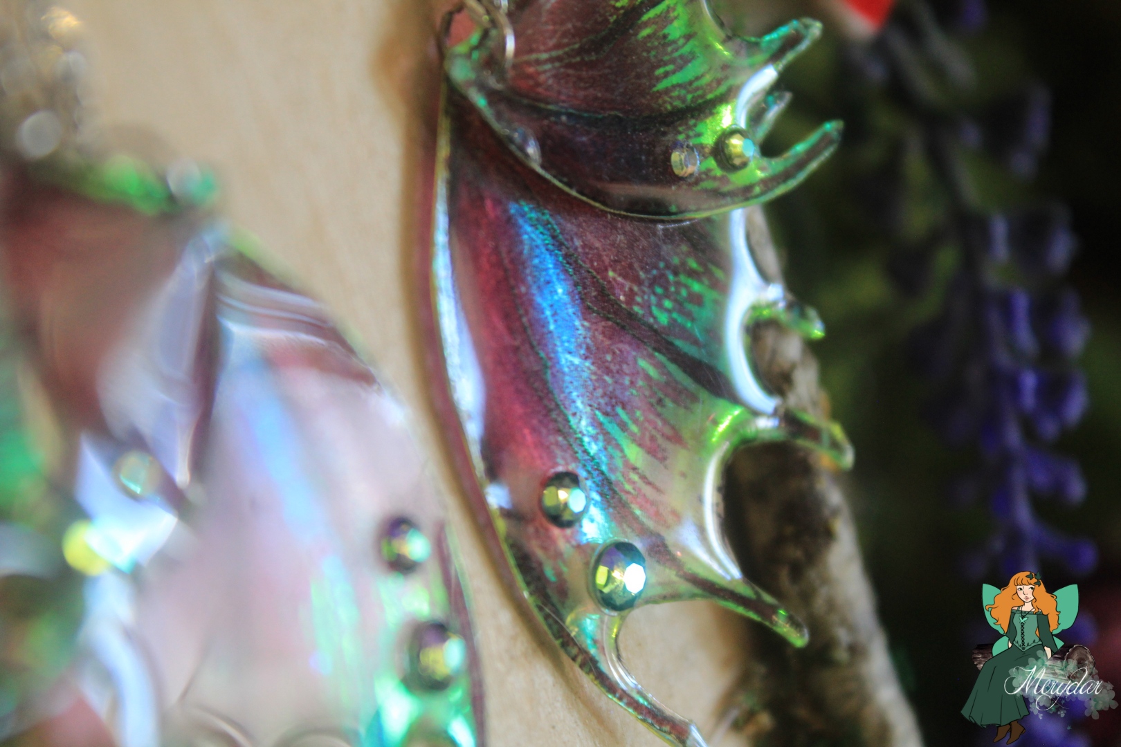bijou féerique en forme d'ailes de fée ou de dragon, collab avec cassie art work echos et merveilles