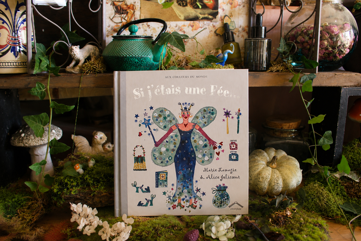 Livre illustre Si j'etais une fee, pose sur etagere decoree